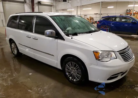 2015 Chrysler Town & Country Touring L z USA, uszkodzony, nr VIN 2C4RC1CG8FR561705